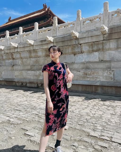 「可愛すぎ…」のん、“ツインお団子”で中国観光を楽しむ