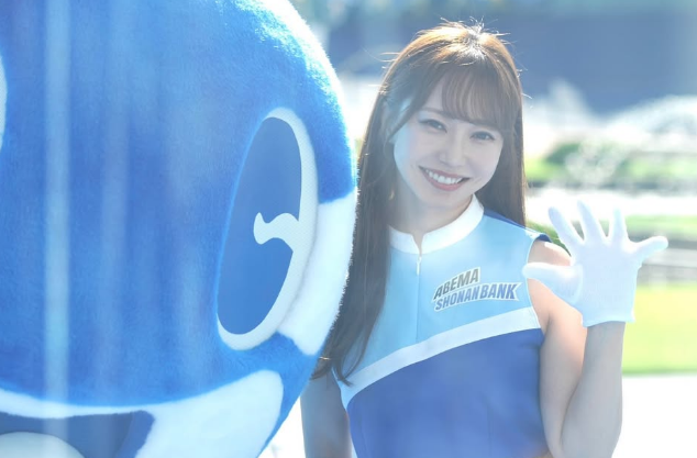 「笑顔最強ですね」湘南のバンクエンジェル、平塚競輪場で"天使スマイル＆祝福フォト"を披露！「可愛い〜」