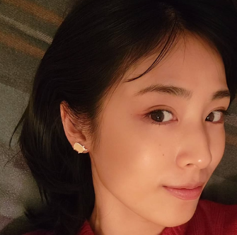 本仮屋リイナ、羊モチーフのアクセサリーに夢中！「ひつじ女」を満喫！