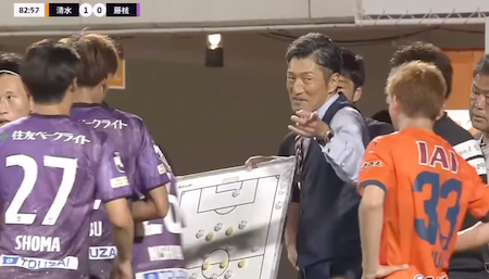 乾貴士「水を飲んでたらちょっと作戦が聞こえちゃいました🤣」試合での珍事を謝罪