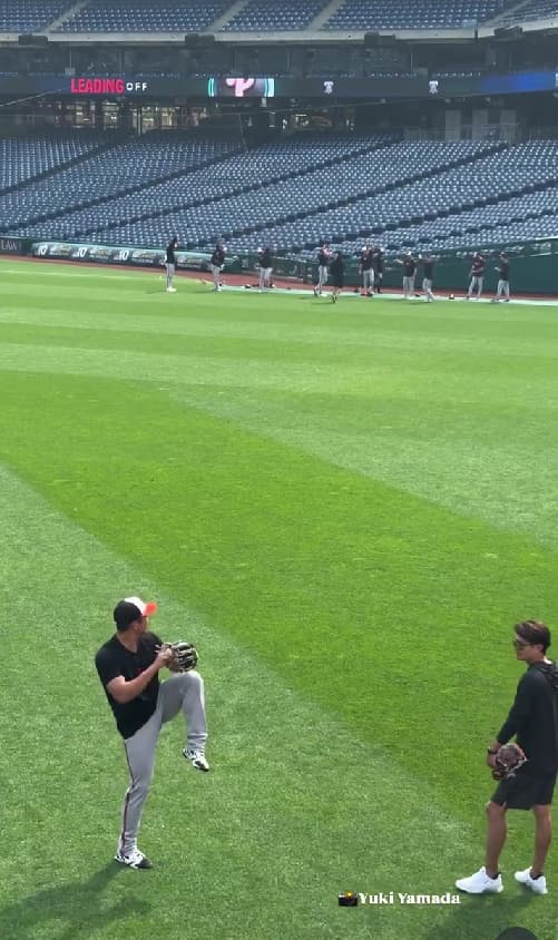 MLBジャーナリスト・山田結軌、登板から2日後の調整にてキャッチボール&遠投する菅野智之の様子を公開！