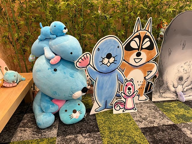漫画家・村田らむ「竹書房きたす」、ぼのぼののぬいぐるみやパネルを激写！