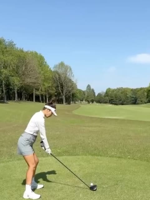 鈴木紗理奈が豪快ショットを披露！これからの向上心を示す