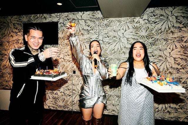 大人気ラッパーAwichのライブにあの芸人2人が登場✨