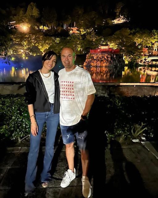 イニエスタが京都でのオフショットを公開⚽️