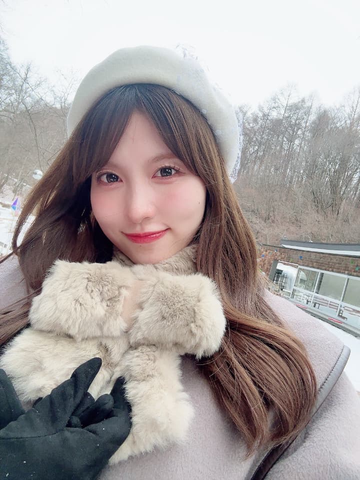 まるで“白い妖精”？元AKB48 谷口めぐのベレー帽&雪ショットが天使すぎると話題に！