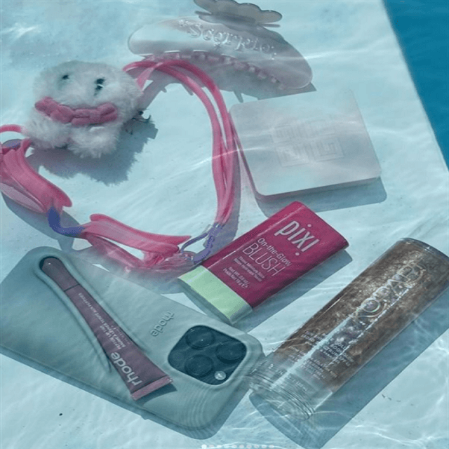 マユミの特別な避暑地！？「佐田真由美」の美脚オフショット！