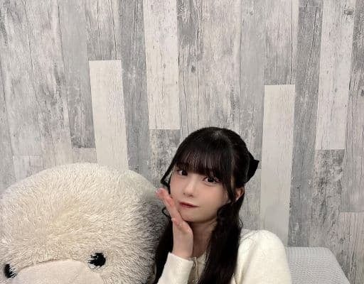 ≠ME・菅波美玲、久しぶりのインスタ更新で大きなクマのぬいぐるみに抱き着く姿が話題に！