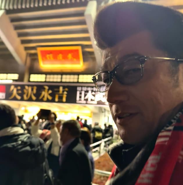 三浦大輔、矢沢永吉武道館初日にタオル投げて参戦！ | 話題の投稿