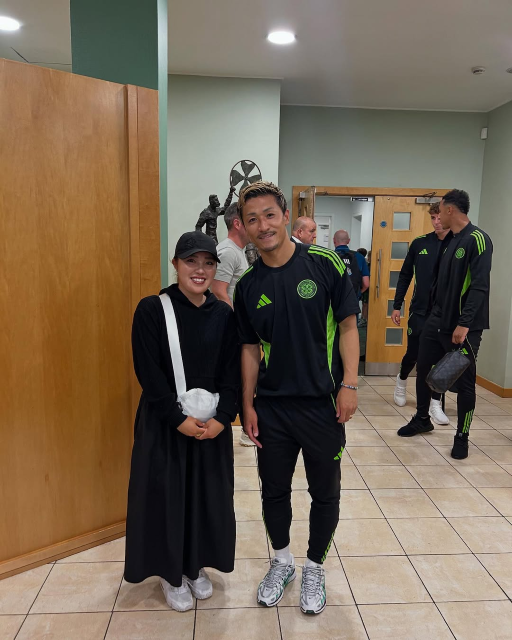 女子ゴルフ・古江彩佳、グラスゴーで興奮のサッカー観戦！サッカー日本代表・前田大然とのツーショットも！