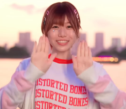 「可愛い過ぎます」美女シンガー、夕暮れ時の渚で魅せた”でんぱ・とまとまダンス”！ファン・胸キュンデータ受信中