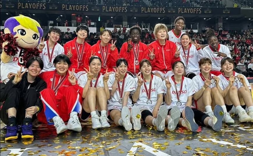 エブリン「長いシーズン、ありがとうございました！」デンソー初優勝ならず　バスケWリーグファイナルで富士通が勝利！！