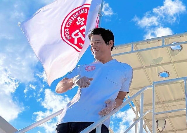 鈴木亮平が「真夏の現場」で魅せた笑顔。『TOKYO MER』の熱と爽快感が交差する瞬間