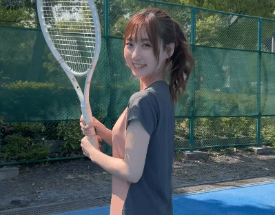 「顔かわいいしめっちゃスタイルいい」野球美女子、テニスモードのピンクウェアムービーが誉れ高いと話題に！「お洒落で素敵です」