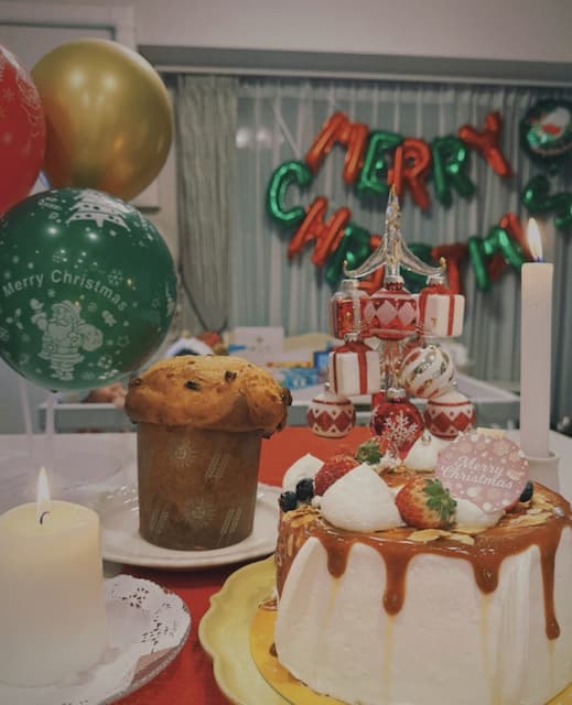 篠崎愛、グラビア軍団でクリスマスパーティを開催！