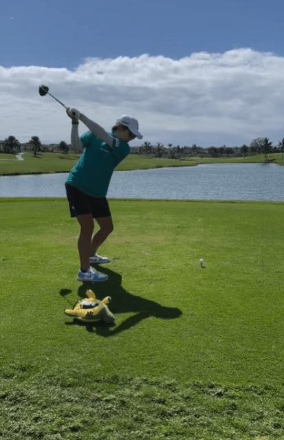 成田美寿々、ハワイ合宿も残りわずか！手ごたえ感じるナイスショットムービーにファン大注目！