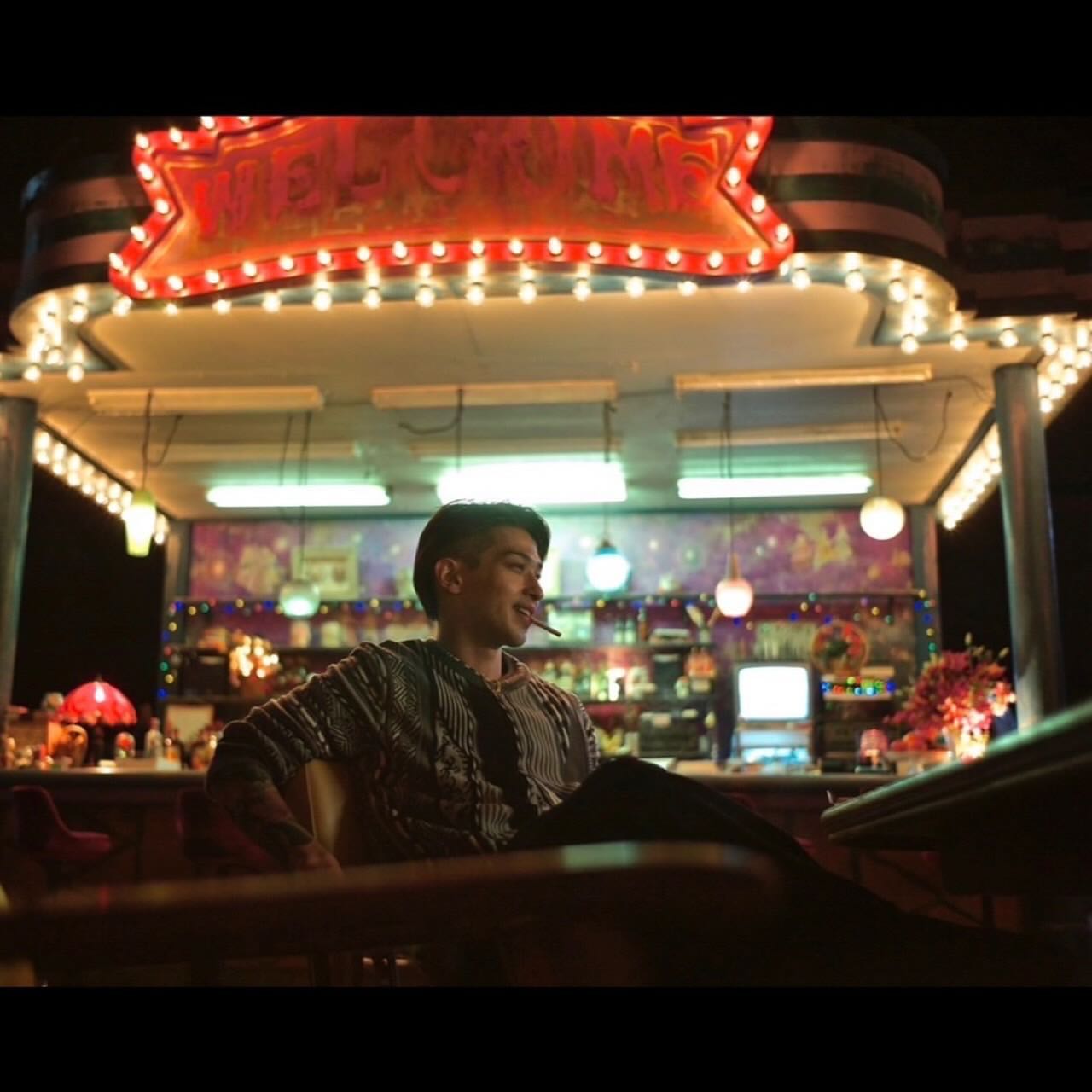 横浜流星が演じる哀愁漂うヤクザのショット