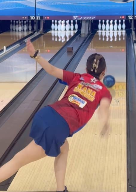 ボウリング・霜出佳奈、「アテンション・パワー」は神ボール確定？パワフルなピンアクションに大満足！