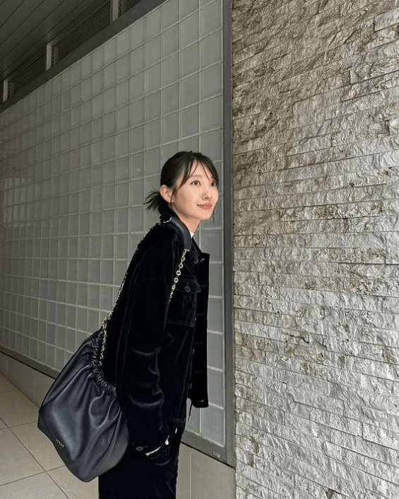 波瑠、全身ブラックの美しすぎる最新ショットを披露！ファン「黒波瑠ちゃんかっこいいよ」と絶賛