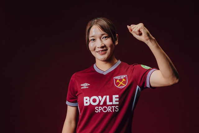 新ユニまとい力強いガッツポーズ！遠藤優 、ウエストハム移籍を改めて報告「何事も楽しんで私らしく元気に笑顔で頑張っていきます」