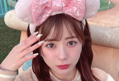 生田衣梨奈、夢の国でオフショット公開！「世界のディズニーでおすすめは？」