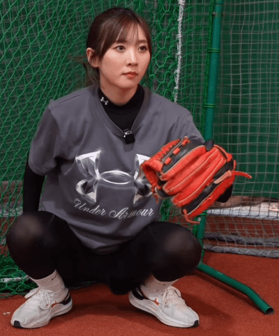 「くっくっくって笑っちゃう…」元ビール売り子の野球美女子・大塚彩、轟音うなるボールキャッチにファン熱狂！「ヤバい可愛い」