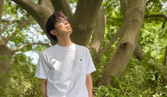 「ムズムズが止まらない！」井ノ原快彦、“木登りショット”にファン歓喜「やんちゃすぎて愛おしい」