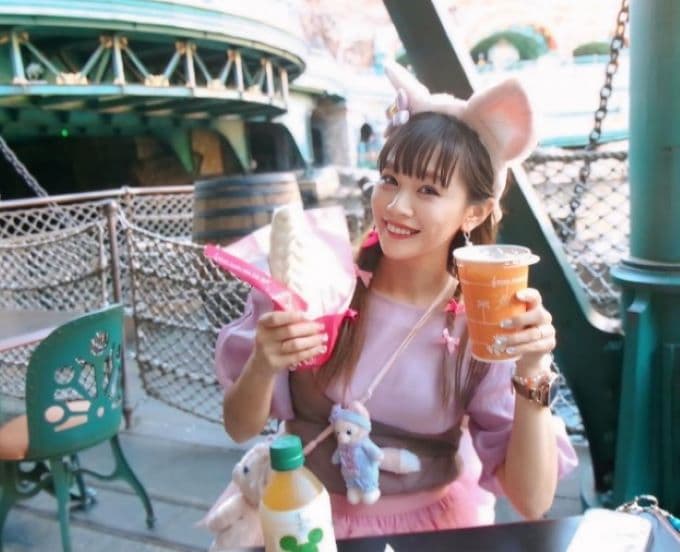 元モー娘。の新垣里沙、ディズニーで食事を楽しむ「Disneyで食べるご飯たちは本当に美味しい」