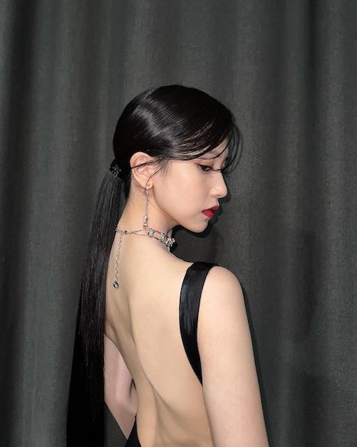 TWICE・ミナ、大胆ドレス姿で見せた美背中が話題💓「女神ですか？」