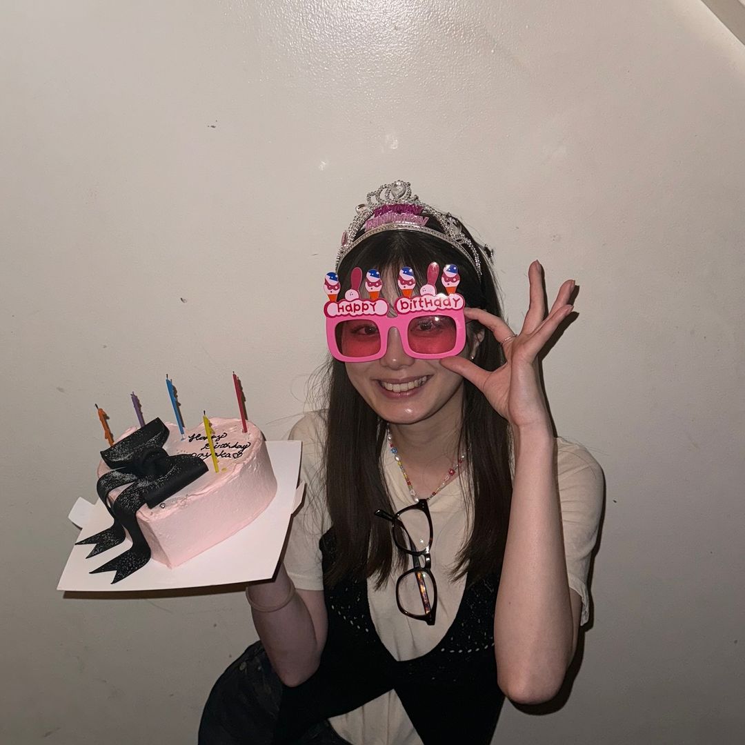 人気急上昇中！あの女優が写真集発売&25歳の誕生日をファンに報告！