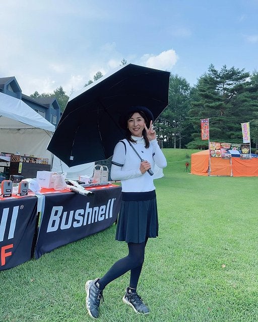 かとうれいこ、日傘を持ったゴルフウェア姿にファン歓喜