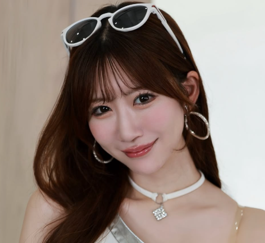 「可愛すぎ注意！」日南まみ、夏コス姿で“朝の挨拶ショット”が破壊力抜群！