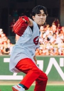 あの俳優が始球式を終え、”カープ愛”をさらに深める