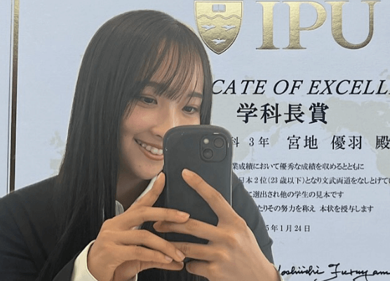 キュートな大学生フィットネスモデル・宮地優羽、学科長賞の受賞に歓喜！記念の”激カワ自撮り姿”がアイドルビジュだった