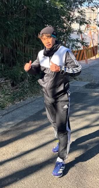 傾斜ヤバすぎ坂道ダッシュ！香川真司がトレーニング動画を公開！