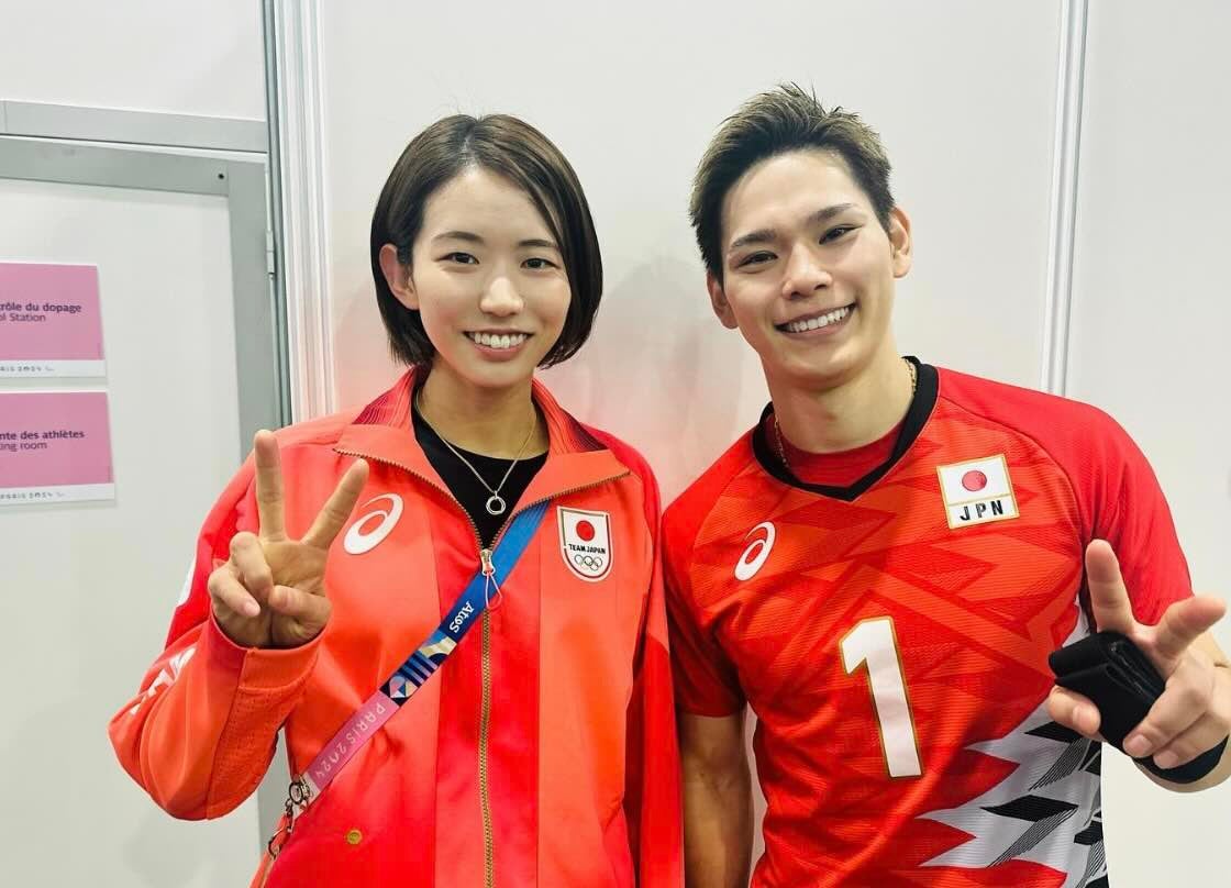 「最高のご夫婦に、脱帽です」パリ五輪で夫婦ショット公開 