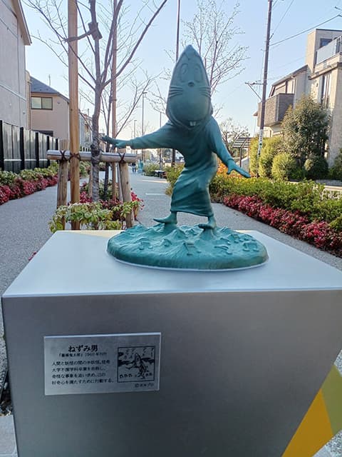 UMA研究家・中沢健「ここ、境港じゃないんですよ！！」”〇〇”に現れた”有名キャラ”のブロンズ像を激写！