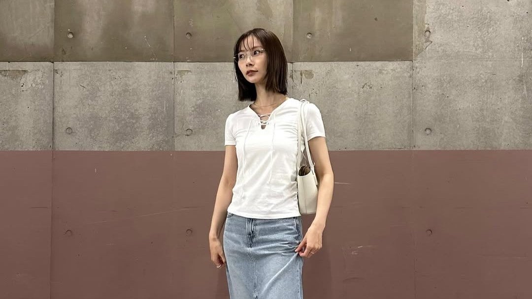 “透明感えぐい”私服姿に反響…人気タレントの装いに視線集中