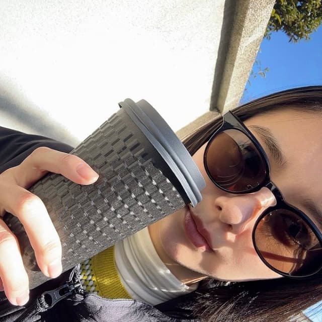 「まって2月もう終わるじゃん」新川優愛がグラサン姿を公開