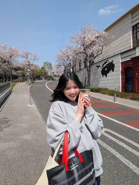 FRUITS ZIPPER 鎮西寿々歌が”ラヴィット！”終わりに3分だけお花見！幸せ笑顔が可愛すぎるとファン大絶賛