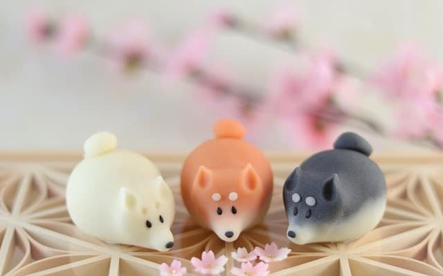 芸術的に可愛い！和菓子職人が作る”柴犬お菓子”が話題に