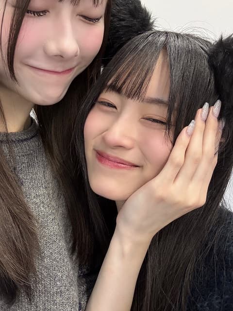 「可愛すぎてスマホ割れる」AKB48 千葉恵里と研究生メンバーの仲良し2ショットにファン悶絶