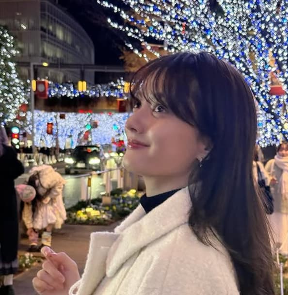「イルミネーションよりもきれい」谷まりあ、イルミネーション下でのショットを大公開！