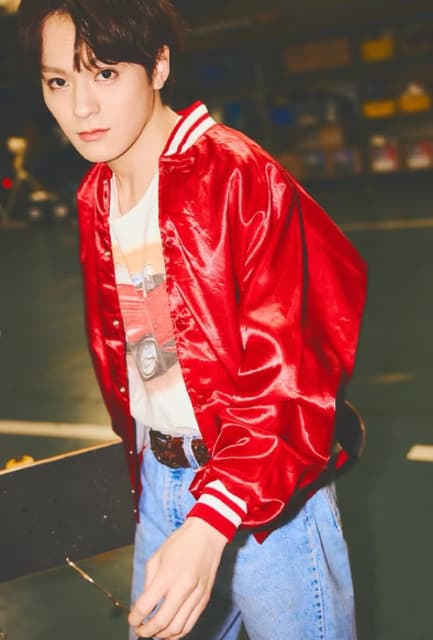 Back to the Futureなコーデが似合ってる！Travis Japan・松倉海斗が「笑顔可愛すぎ」と話題に！