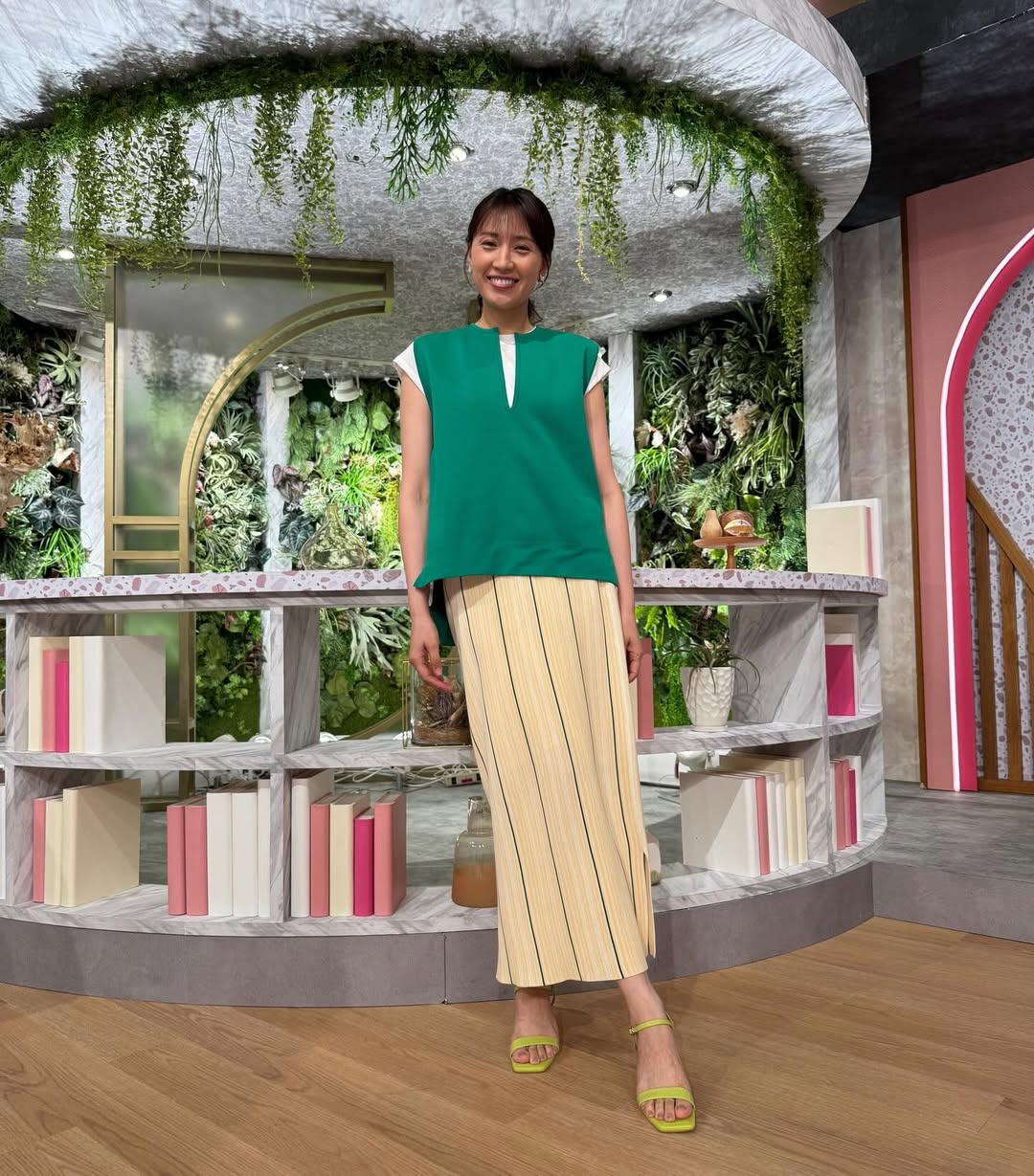 元ビーチバレー日本代表・浅尾美和、衣装紹介&スライム八つ橋の写真を公開「可愛いね。美味しそう。いいですね。」