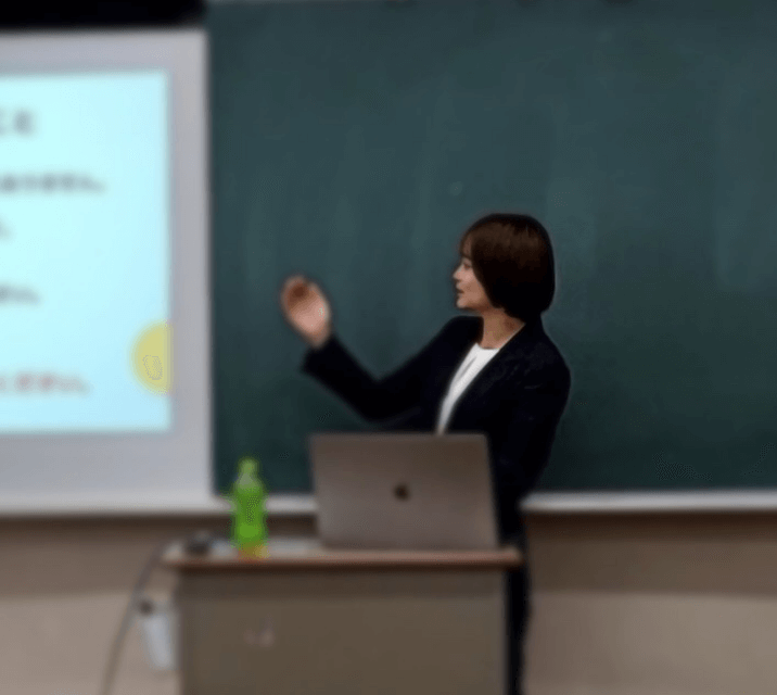 「スーツってレア！」美女陸上選手・山中日菜美、キャリアデザイン講義の美麗ショットを披露！