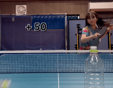 卓球美女・りんちゃん、ペットボトルにターゲット・オン！精度の高さが著しい”スマッシュ・ムービー”を公開「あなたのTシャツが好き」