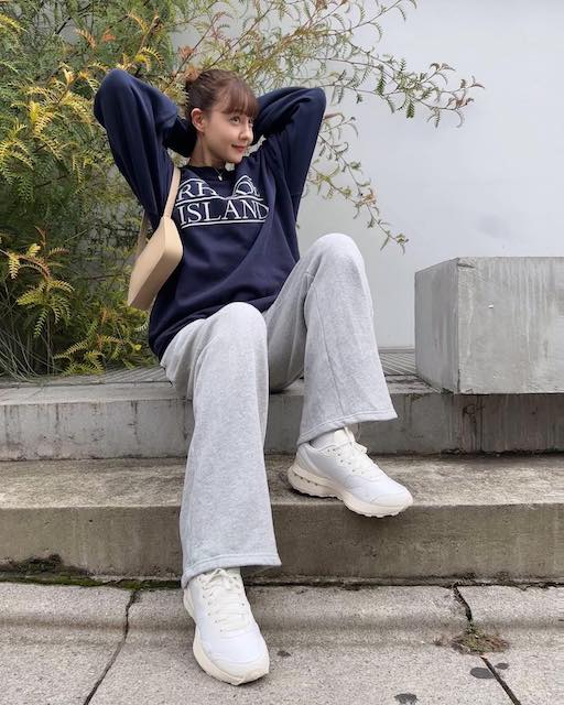 トリンドル玲奈が最新ショットを公開📸 「ラフスタイルもお洒落に着こなせるトリちゃんさすがすぎる🤦‍♀️」