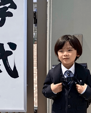 『ライオンの隠れ家』で話題になった天才子役が小学校入学を報告！