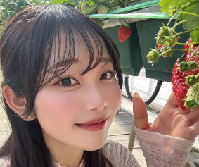 福山千奈、イチゴ農園で特大イチゴを発見！「こんな甘いの食べたことない！」